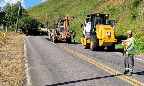 Prefeitura de Rio Claro realiza tapa-buracos na RJ-155 para amenizar riscos a motoristas